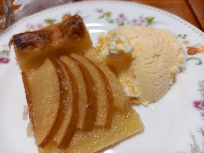 アップルパイのアイスクリーム添え