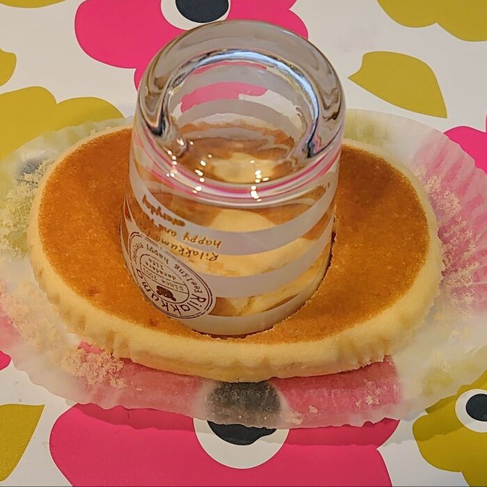盛りつけ用の器の大きさに合うグラスでくり抜くよ
