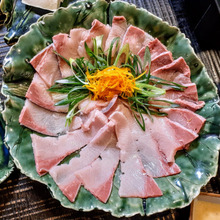 天之瀬ぶり!ブリフィーレ(半身)!続いて、豆腐と大根とネギのぶりしゃぶ!この味噌ダレが合います!