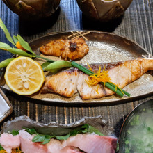 天之瀬ぶり!ブリフィーレ(半身)!そして、ぶりの塩焼き!柚子塩ネギ味の焼き魚定食