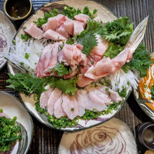 天之瀬ぶり!ブリフィーレ(半身)2枚目!ぶりの刺身盛り合わせと大根サラダ!刺身もサラダもこの味で〜