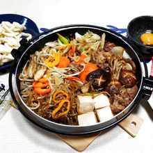 伊勢うどん入り!子供も大人もほっこり暖まる、元気もりもりになる、にんにくすきやき鍋ー!