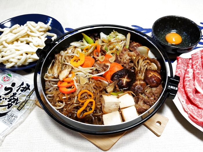 伊勢うどん入り!子供も大人もほっこり暖まる、元気もりもりになる、にんにくすきやき鍋ー!