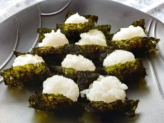 ごはんを丸めます♪