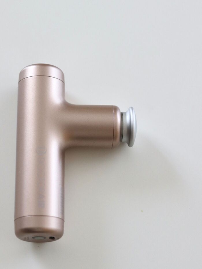 重さ220g。つまり500mlのペットボトル半分以下