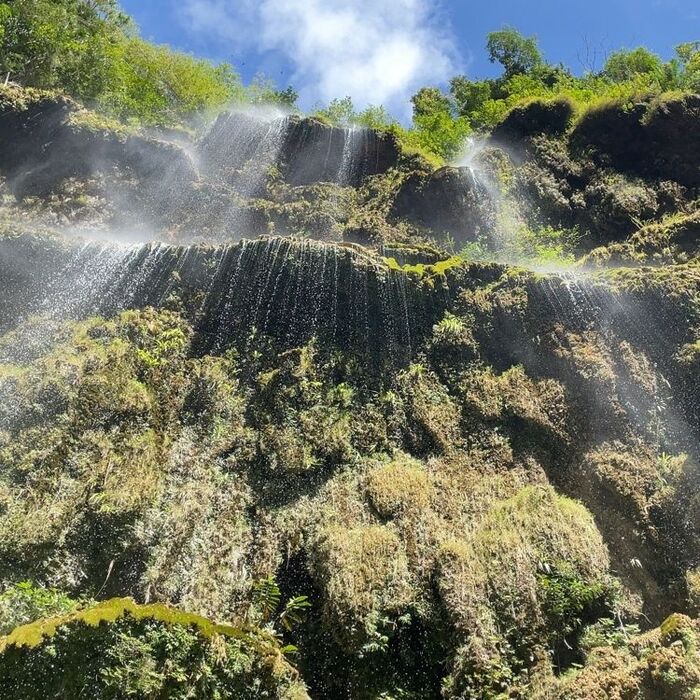 次に、Tumalog Water Falls（ツマログ滝）へ
