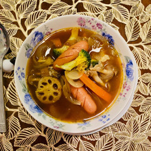 ブロッコリー芯まで無駄なく美味しい!チーズとろとろカレースープ