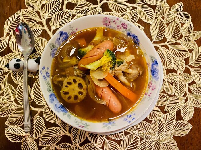 ブロッコリー芯まで無駄なく美味しい!チーズとろとろカレースープ