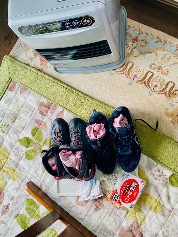 乾きにくいこの時期!面倒な濡れたスニーカーが少しでも早く乾く方法!
