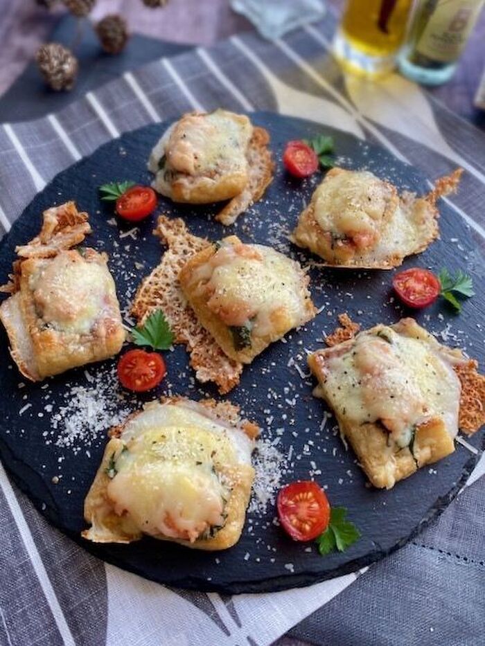 お餅の消費にも!油揚げとお餅の明太ピザ風