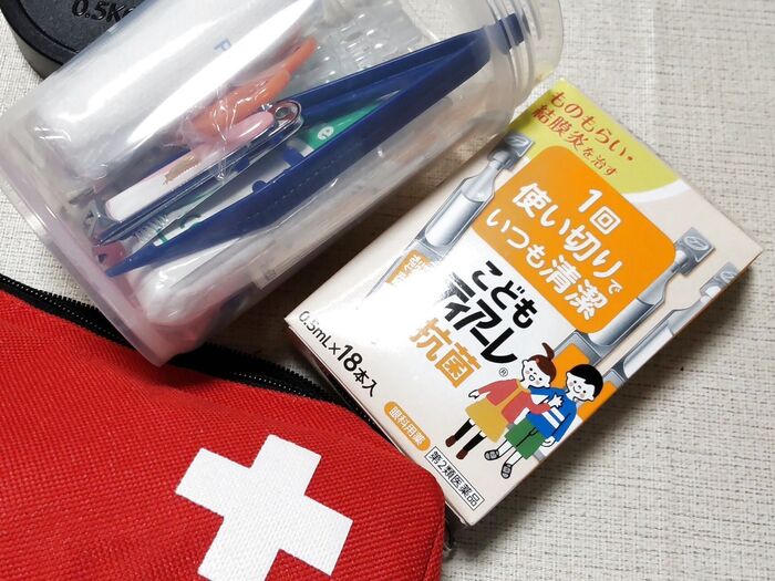 蓋があって、プラスチックで軽くて、丈夫。寸胴型のシェイカーだから、取り出しやすいですよ!