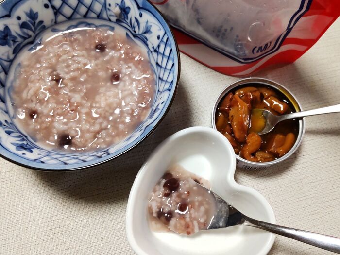 小豆粥と缶詰めも食べてみましたよ。