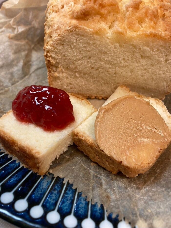 ジャムやピーナッツを付けましたが、トーストしてバターを塗っても美味しいと思います♪