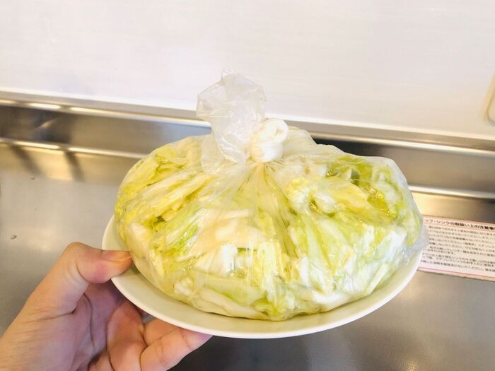 揉むだけ【塩だれキャベツ】を知らないなんてもったい!「簡単で旨い」「秒でなくなる」