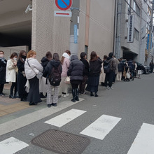 行列の向こう側・・・・・brun_cafe_donuts_arata