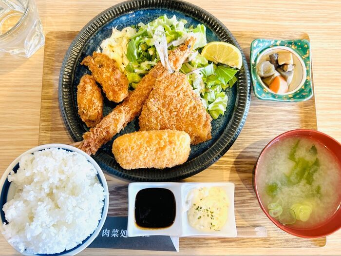 【日替わり定食に悶絶】「どれを頼めばいいんだ!!」お得すぎるランチに〈リピ確定〉
