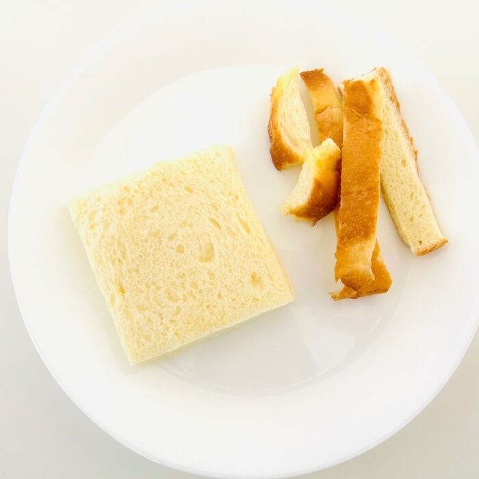 パンをカットします。