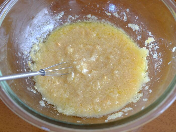 材料を混ぜ合わせる