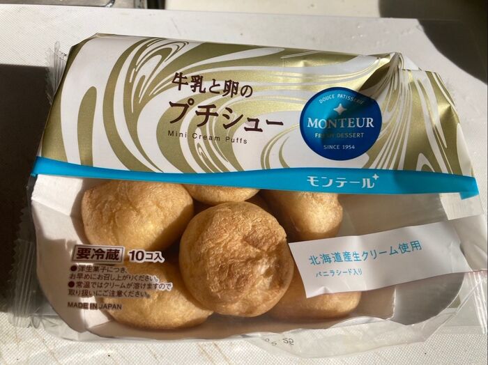 スーパーで買ったこんなプチシュークリームです♪