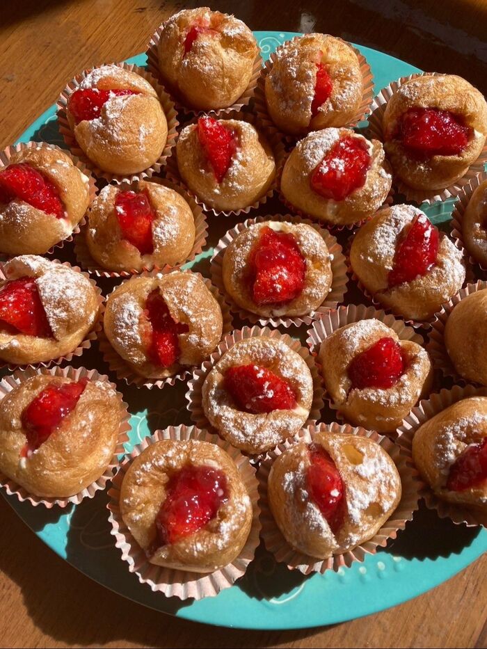 粉砂糖を振って、食べやすいようにカップに入れました♪