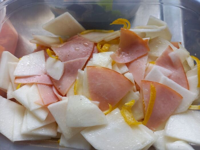 蕪とハムのサラダ