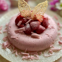 ホワイトデーは自分へのご褒美!ストロベリーホワイトチョコムース