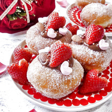 ハートの苺とマシュマロが愛らしい!愛情たっぷりのふわっふわ!バレンタイン餡ドーナツ