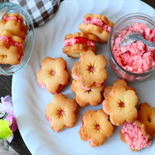 きゅん♡甘酸っぱいミルキーな苺バターサンドクッキー