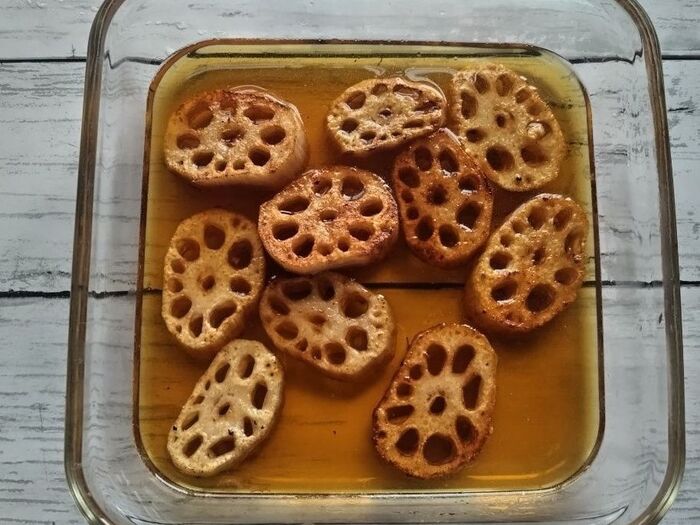 麺つゆ+水を容器に入れてスタンバイ!!