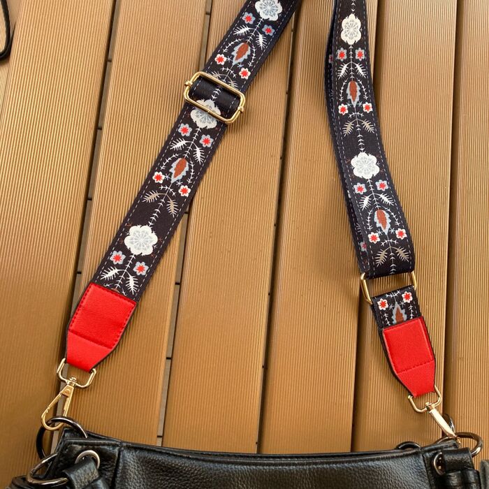 ショルダーバッグのベルトを扱いやすく。