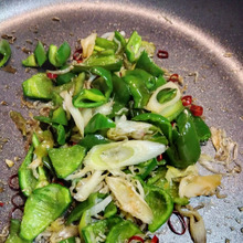 キッチンバサミだけで完結ピーマンとちりめんの炒め物