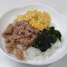ご飯と一緒に具材も炊いちゃう!ほったらかし三色丼!