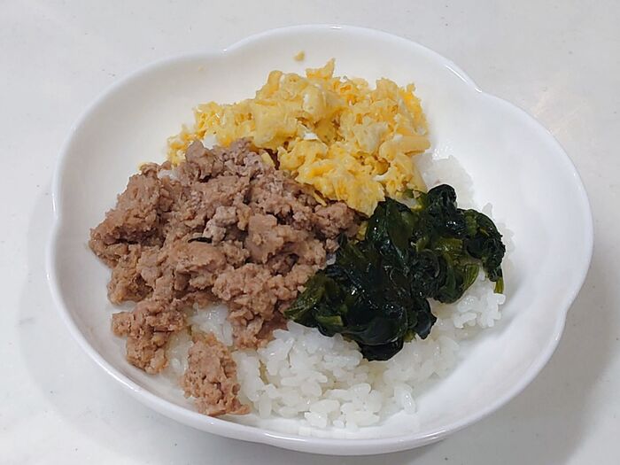 ご飯と一緒に具材も炊いちゃう!ほったらかし三色丼!