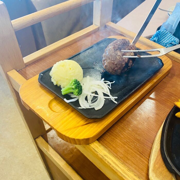 Big Boyに行ったらこれ!1個の俵が2個の俵に変身「大俵ハンバーグ」♪