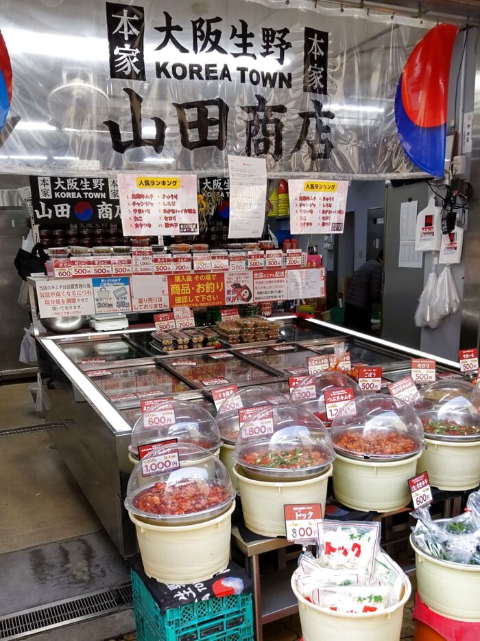 大阪コリアタウンで有名なキムチ屋さんのキムチが食べれます。