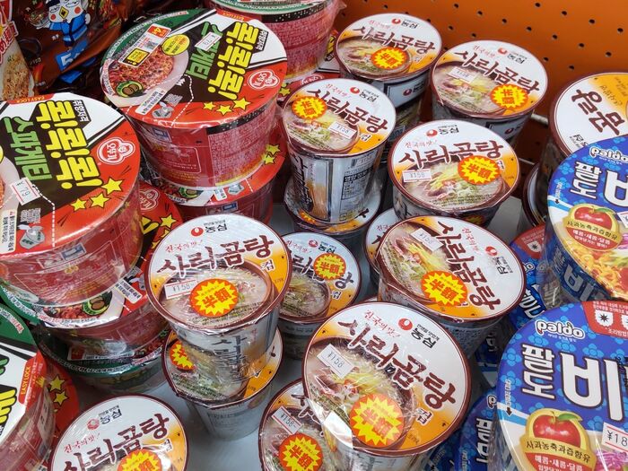 その時々で品物や品数は違ってきますが、半額になっているものもありますよ!