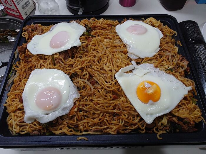 包丁いらず!ニラもやし焼きそば。