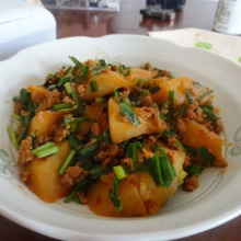 にらとじゃが芋とひき肉の甘辛コチュジャン炒め