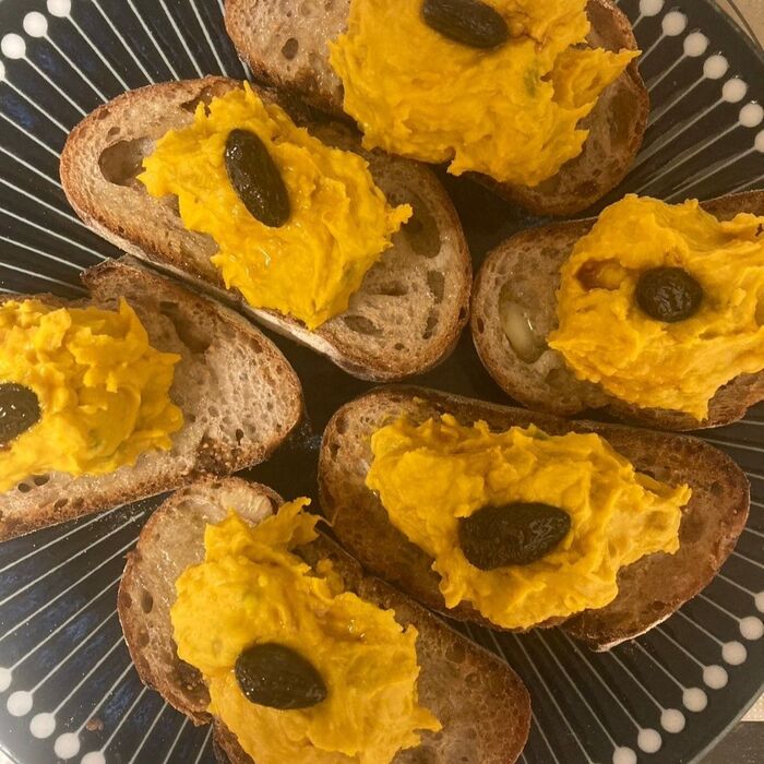 いちじくのバケットをトーストして乗せました