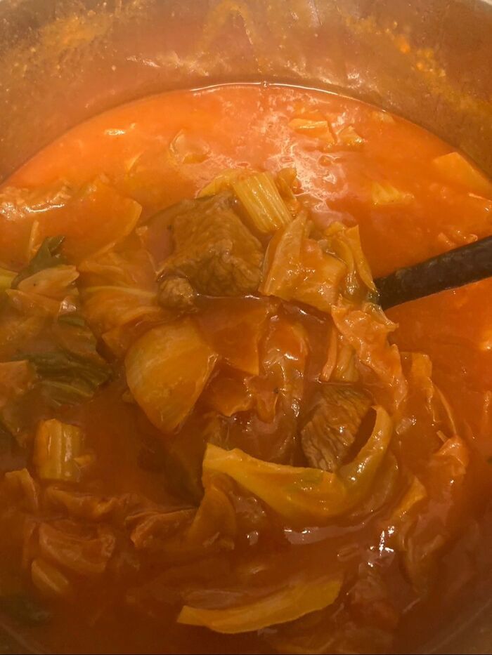 固形ブイヨンを入れます♪