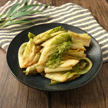 材料3つでパパッとつくれる!「レタスのオイスターソース炒め」