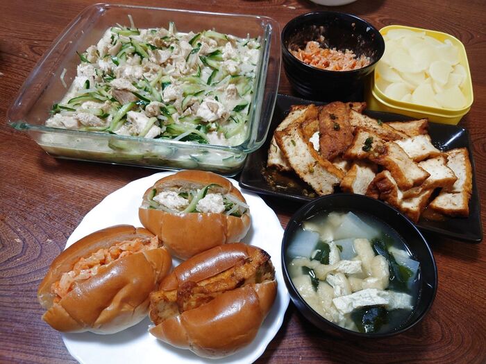 3種のロールパンサンド定食。