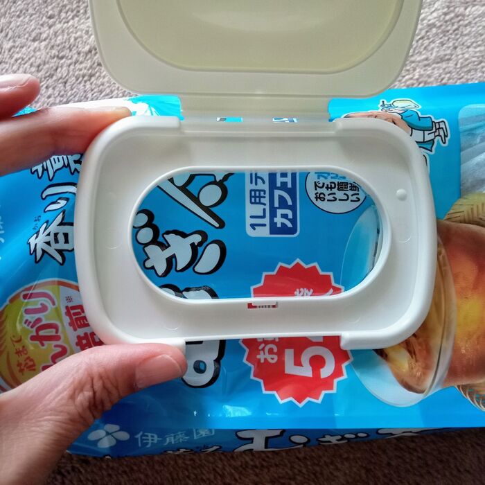 枠を浮かせる様にして引き上げつつ
