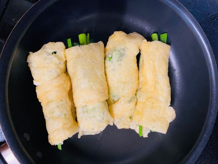 材料はたった2つ!ニラと油揚げの蒸し焼き