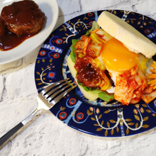 パンに合う!贅沢な!ハンバーグと目玉焼きのキムタクマフィンサンド♪