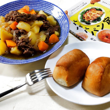 「パンに合う」意外な和食の定番♡世界一簡単な肉じゃがレシピ♪(炊飯器×焼肉のたれ)