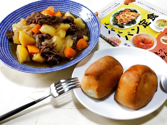「パンに合う」意外な和食の定番♡世界一簡単な肉じゃがレシピ♪(炊飯器×焼肉のたれ)