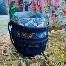 超簡単!切って貼るだけでデニムの小物入れ♡