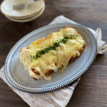 ボリュームも嬉しい♪厚揚げの新玉ねぎツナチーズ焼き