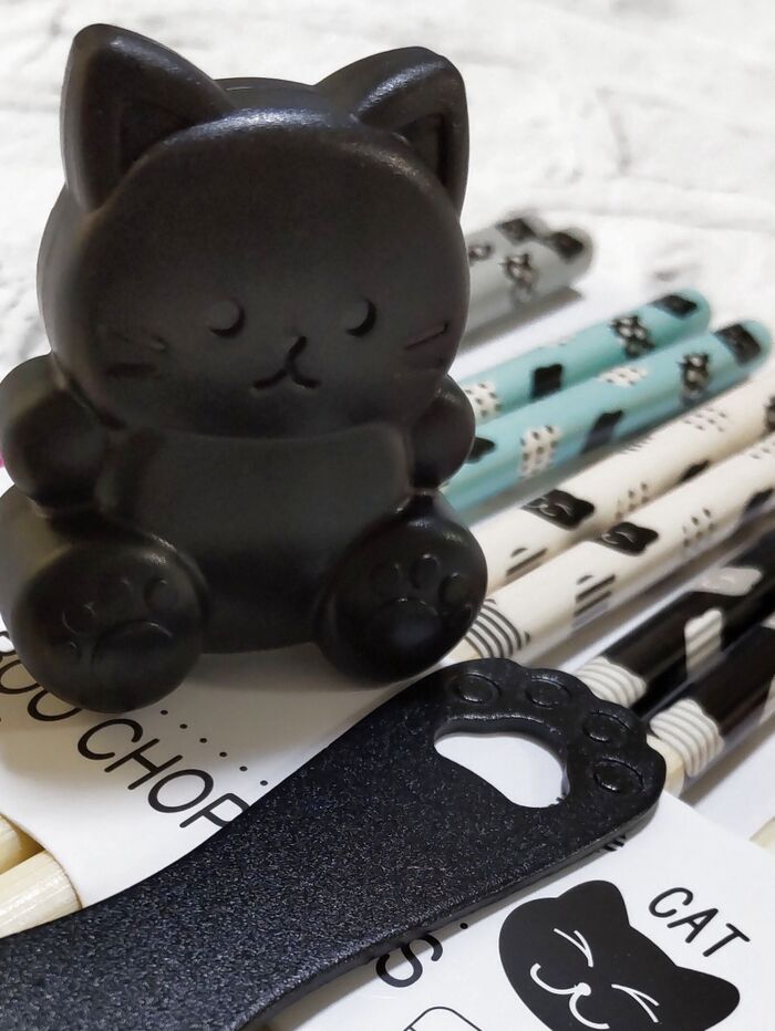 100均ダイソーで見つけた悶絶級の可愛さ!目新しい黒猫グッズ3選!